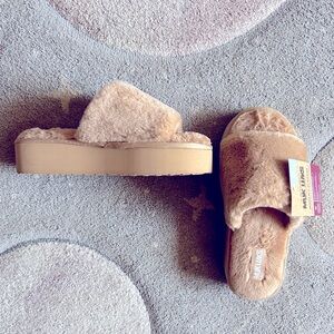 Cozy Platform MUK LUKS